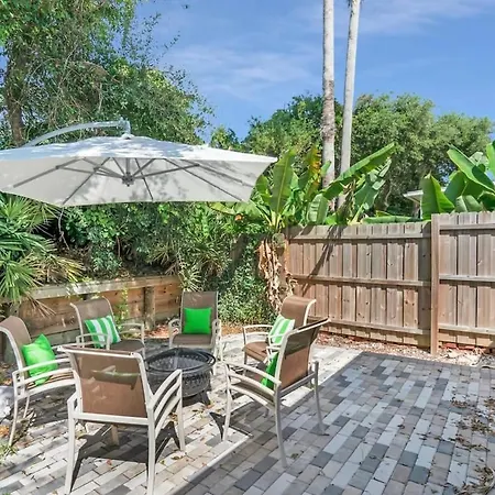 Sapphire Skies! Sweet Beach Condo Steps From The Sand And Surf